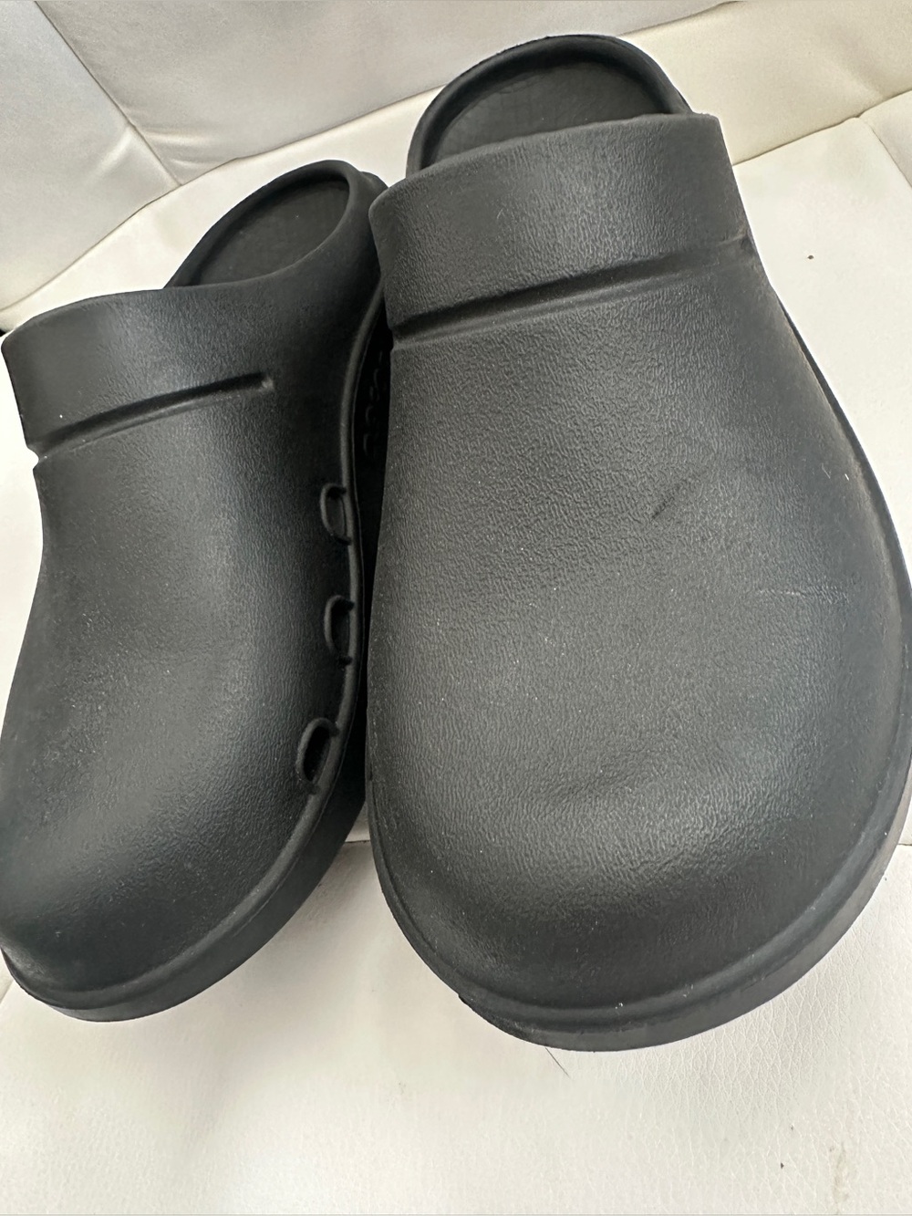 OOFOS OOcloog  Women’s Sz 9 Men’s Sz 7 Black Beach Casual Slip On Recovery Shoes
